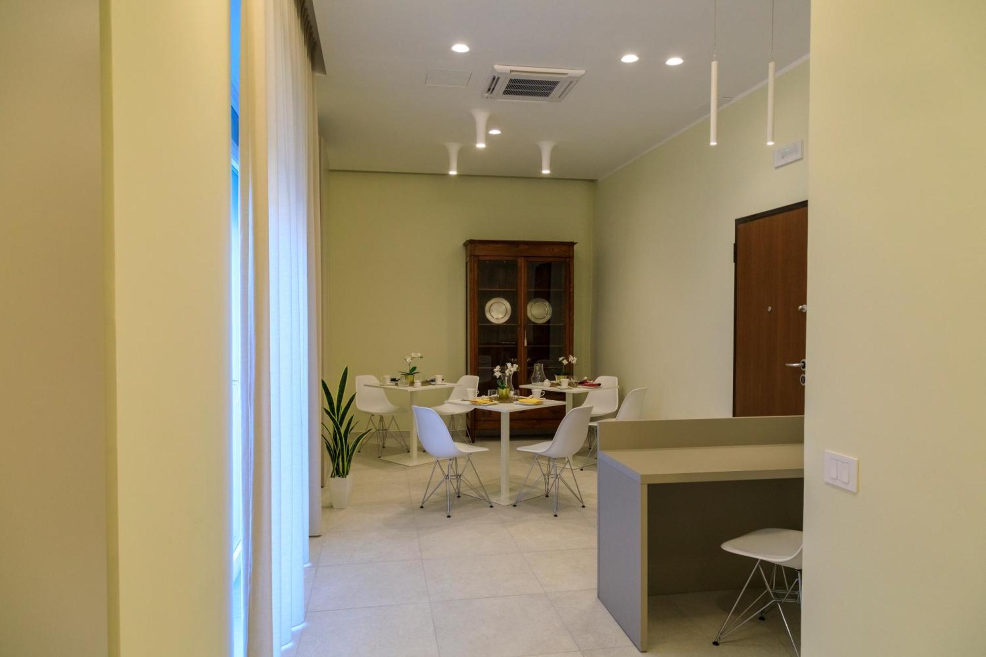 Domus Vivian Hotel Montecorvino Pugliano Buitenkant foto