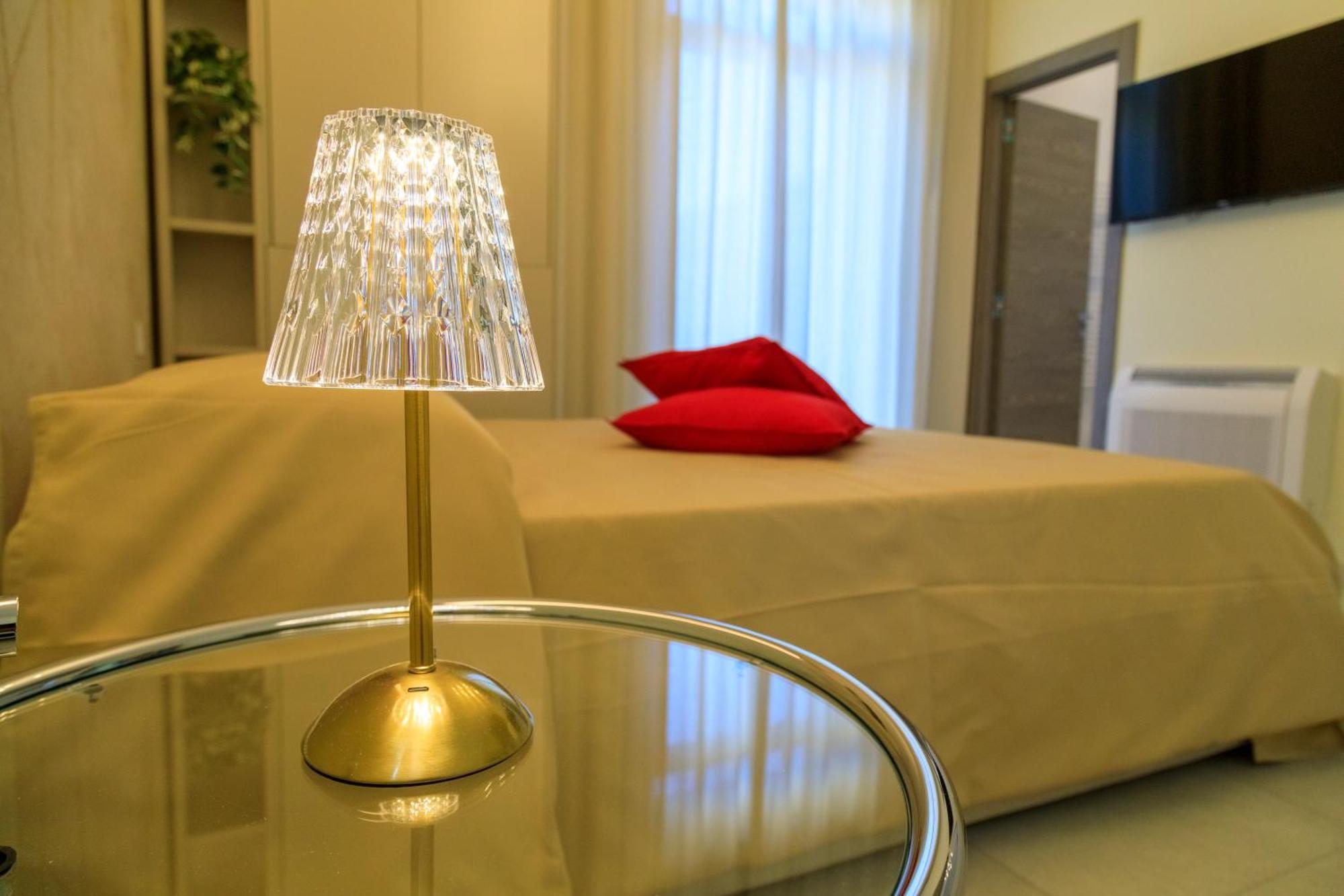 Domus Vivian Hotel Montecorvino Pugliano Buitenkant foto